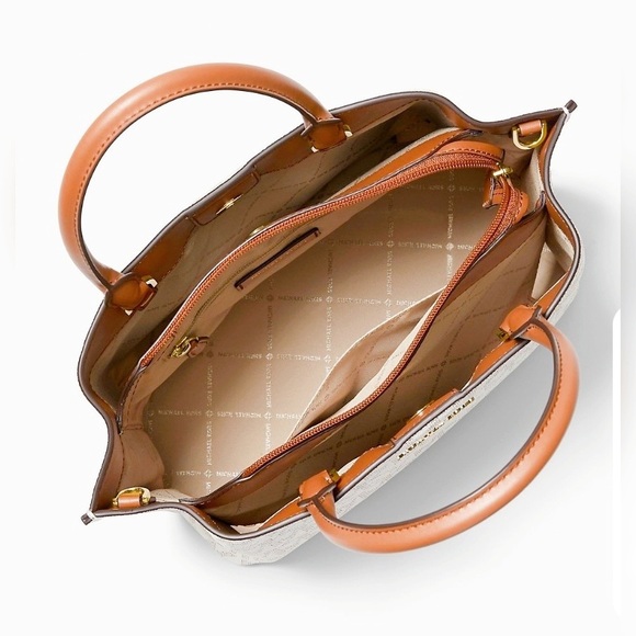 Authentic Michael Kors Arielle Medium Logo Satchel in Vanilla - Picture 10 of 10